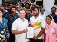 पैलेट गन मामले में दिल्ली पुलिस ने दर्ज की FIR, राहुल गांधी के धरने के बाद हुई कार्रवाई