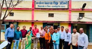 शिक्षकों की 27 अगस्त से अनिश्चितकालीन हड़ताल, प्रशासन को सौंपा ज्ञापन