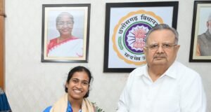 कॉमनवेल्थ गेम्स में रजत पदक विजेता ज्ञानेश्वरी यादव ने विधानसभा अध्यक्ष डॉ. रमन सिंह से की मुलाकात