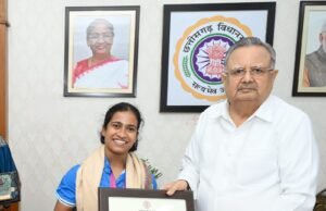 कॉमनवेल्थ गेम्स में रजत पदक विजेता ज्ञानेश्वरी यादव ने विधानसभा अध्यक्ष डॉ. रमन सिंह से की मुलाकात