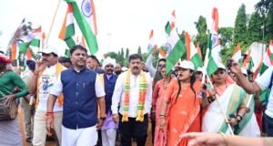 बस्तर में तिरंगा यात्रा से शांति और विकास का संदेश