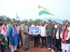 तिरंगे की छांव में बदलता बस्तर : भय से विश्वास और हिंसा से विकास की ओर