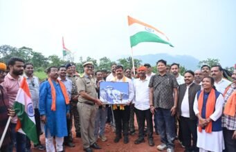 तिरंगे की छांव में बदलता बस्तर : भय से विश्वास और हिंसा से विकास की ओर