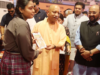 लखनऊ विश्वविद्यालय में पुस्तक महोत्सव, सीएम योगी छात्रों से बोले- पाठ्यक्रम के साथ अच्छी किताबें खरीदें