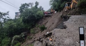 उत्तराखंड: मसूरी-देहरादून मार्ग पर पानीवाला बैंड के पास भू-धंसाव