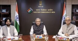 भारत में मुख्य चुनाव आयुक्त को हटाना इतना आसान नहीं…