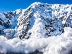 नेपाल में एक और त्रासदी: हिमलुंग हिमाल बेस कैंप में अचानक हिमस्खलन, 10 लोग लापता