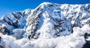 नेपाल में एक और त्रासदी: हिमलुंग हिमाल बेस कैंप में अचानक हिमस्खलन, 10 लोग लापता