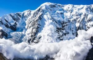 नेपाल में एक और त्रासदी: हिमलुंग हिमाल बेस कैंप में अचानक हिमस्खलन, 10 लोग लापता