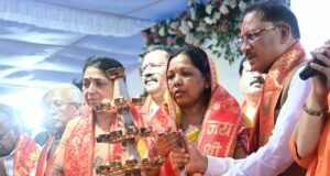सवा लाख दीपों से जगमगाया महादेव घाट, मोदी के दीर्घायु जीवन की कामना