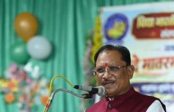 वंदे मातरम् के 150 वर्ष पूरे होने पर सामूहिक गायन, साय ने स्कूल को दिए 50 लाख रुपये