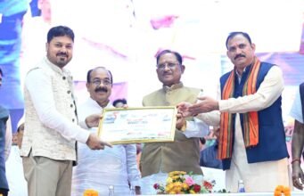 रक्तदान महाकुंभ में 1000 से अधिक महिलाओं ने किया रक्तदान
