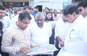 रायपुर स्टेशन के पुनर्विकास कार्यों में तेजी, महाप्रबंधक ने लिया जायजा