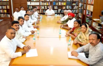 झीरम घाटी: पीड़ित परिवारों के साथ राहुल गांधी की बैठक, कानूनी विकल्पों पर विचार