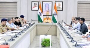 सीएम योगी का निर्देश, शोभायात्रा और विसर्जन मार्गों पर नहीं लगेंगी मांस-मदिरा की दुकानें