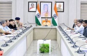सीएम योगी का निर्देश, शोभायात्रा और विसर्जन मार्गों पर नहीं लगेंगी मांस-मदिरा की दुकानें