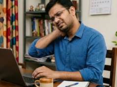 दिनभर स्क्रीन देखने से गर्दन में हो गई है अकड़न?