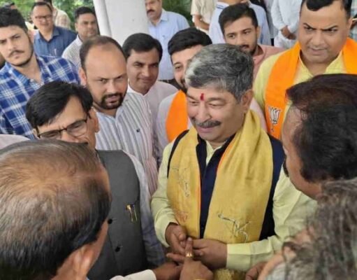 उत्तराखंड: भाजपा के राज्यसभा प्रत्याशी दिनेश आर्य ने दाखिल किया नामांकन