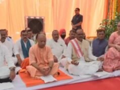 सीएम योगी ने बापू को दी श्रद्धांजलि और भजन सुने, बोले- उनके विचार आज भी हमारा मार्ग दर्शन करते हैं