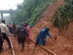 केरलम में भूस्खलन से ट्रेन का इंजन पटरी से उतरा