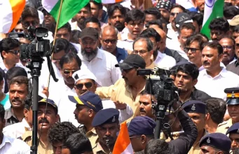 ज्ञानेश कुमार के खिलाफ मुंबई में गरजे ठाकरे बंधु, निकाला ‘विराट गर्जना मोर्चा