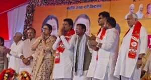 यूपी की सियासत में बड़ा फेरबदल, सपा के तीन बागी विधायक भाजपा में शामिल