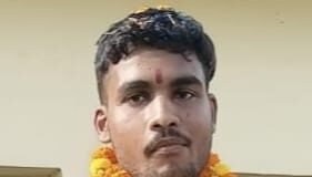 किसान के बेटे आयुष यादव की संघर्षगाथा, मेहनत और धैर्य से पूरा किया वर्दी का सपना