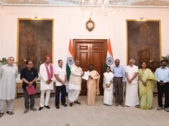 राष्ट्रपति से मिले विपक्षी नेता, ईवीएम हटाने और ज्ञानेश कुमार के इस्तीफे की मांग