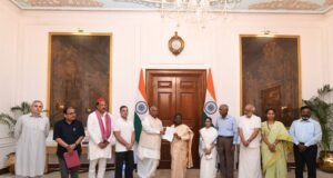 राष्ट्रपति से मिले विपक्षी नेता, ईवीएम हटाने और ज्ञानेश कुमार के इस्तीफे की मांग
