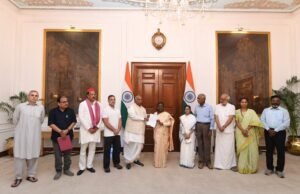 राष्ट्रपति से मिले विपक्षी नेता, ईवीएम हटाने और ज्ञानेश कुमार के इस्तीफे की मांग