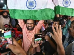 दिल्ली में ‘लहरा दो तिरंगा’ प्रदर्शन से पहले सीजेपी संस्थापक अभिजीत दीपके और आइसा प्रमुख नेहा बोरा हिरासत में